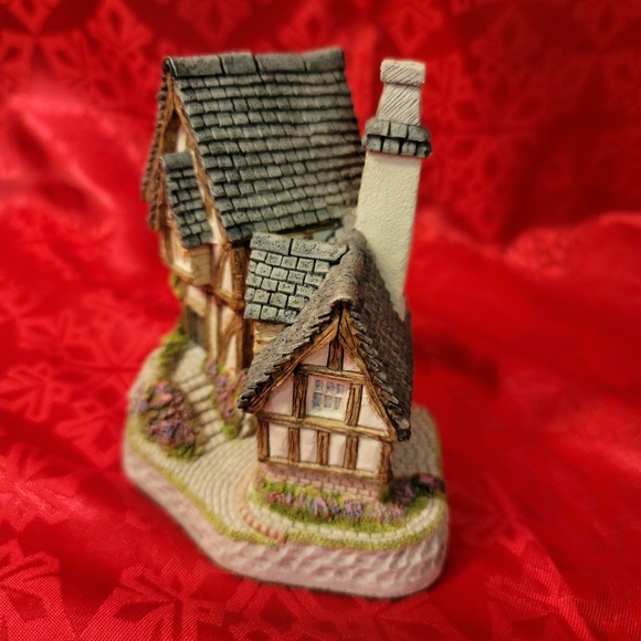 Candlemakers David Winter Cottages: Collector's Piece No. 12 - Picture 4 of 14